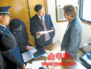 市勞動保障監察支隊兵分五路突襲&ldquo;黑中介&rdquo;(圖)