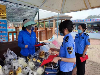 禁止使用童工 保護(hù)未成年人:長(zhǎng)島勞動(dòng)保障監(jiān)察大隊(duì)開(kāi)展專項(xiàng)法治宣傳活動(dòng)